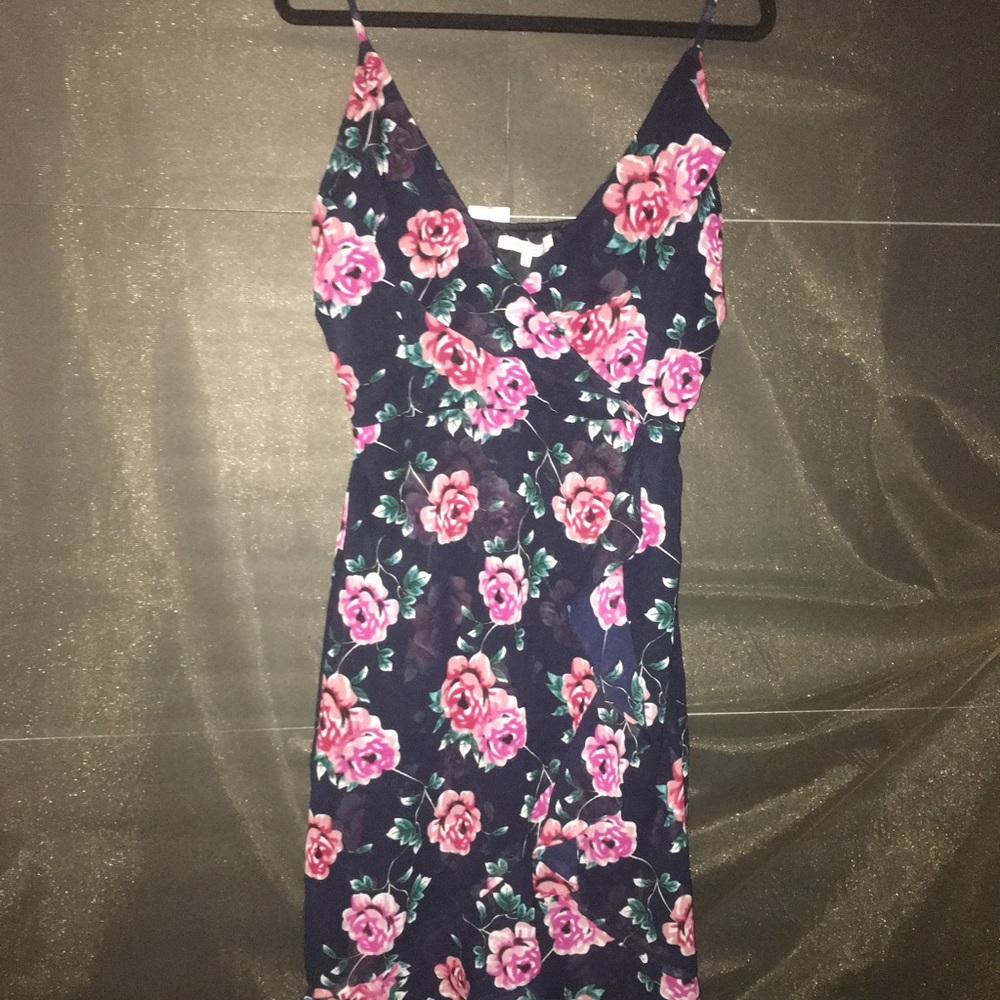 Indulge in style Summer flower dress size L